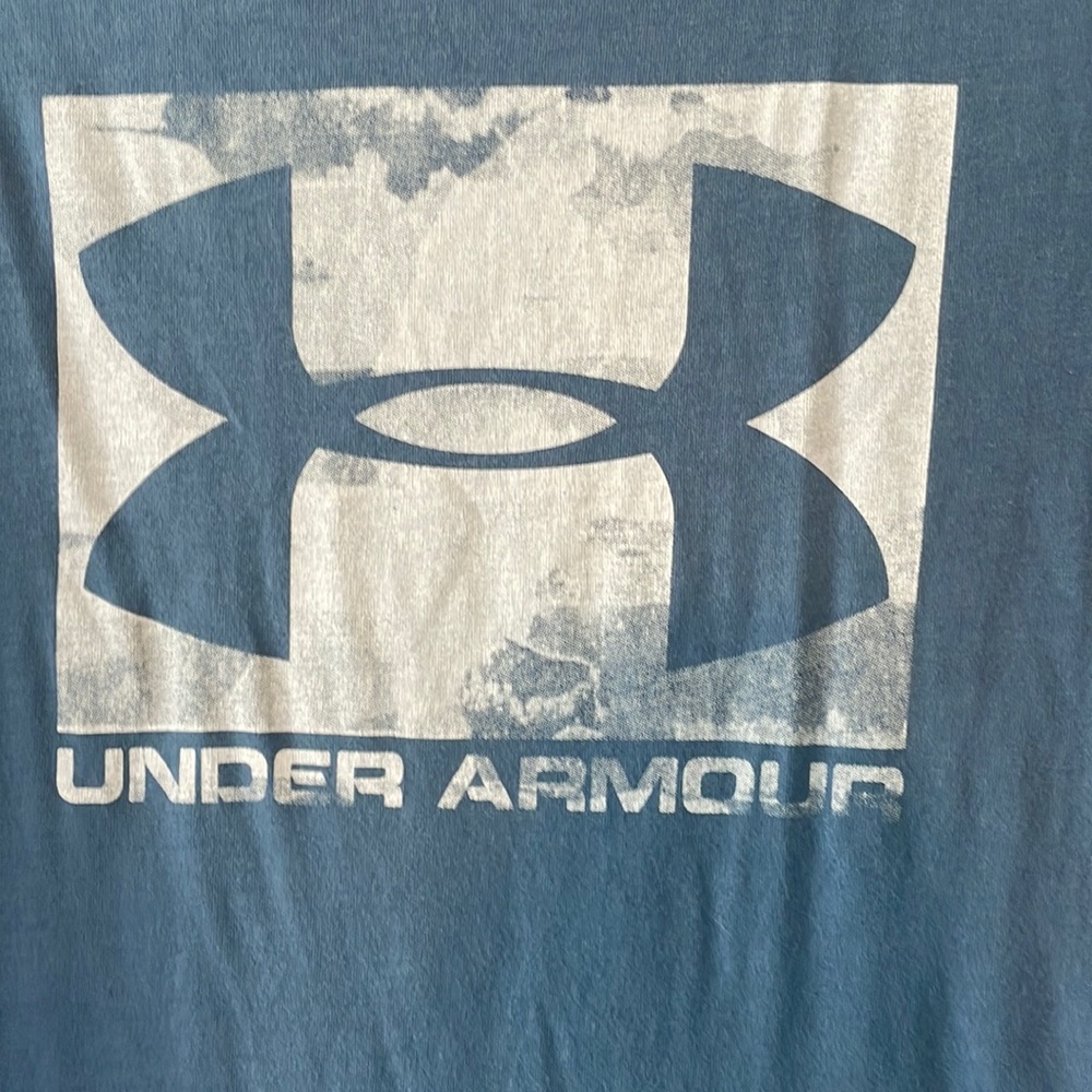 Under Armour Heat Gear Men’s Size M  Long Sleeve Logo Tee gently used